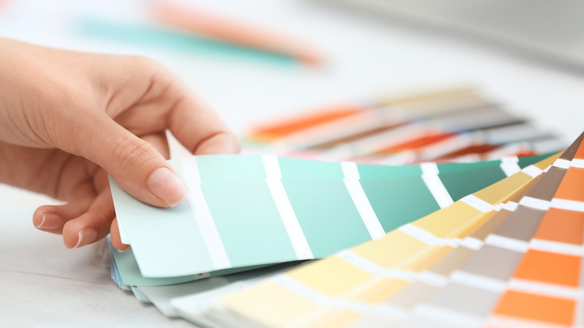 Color selectors for paint cans